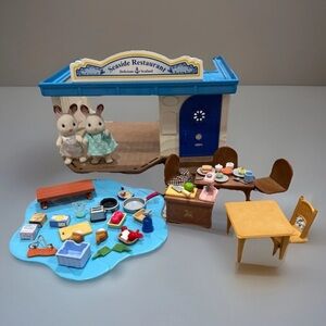 Sylvanian Families Calico Critters Seaside Restaurant Playset 50+ accessories